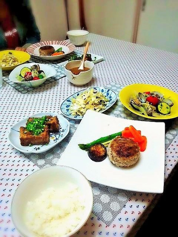 波佐見焼きの器を生徒様が好きな器を選んで盛り付けるスタイル♪