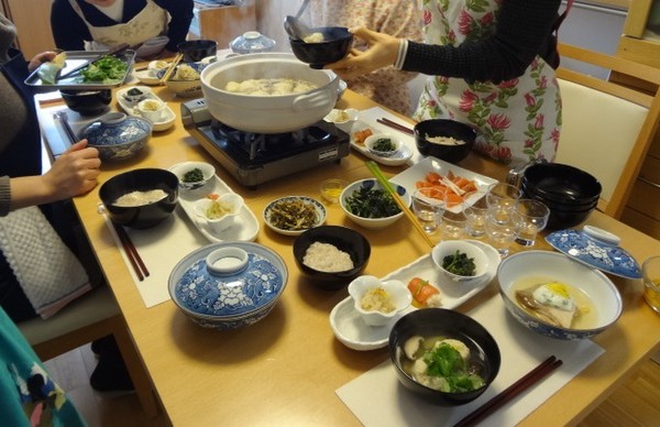 やっと調理終了。いよいよ試食です。