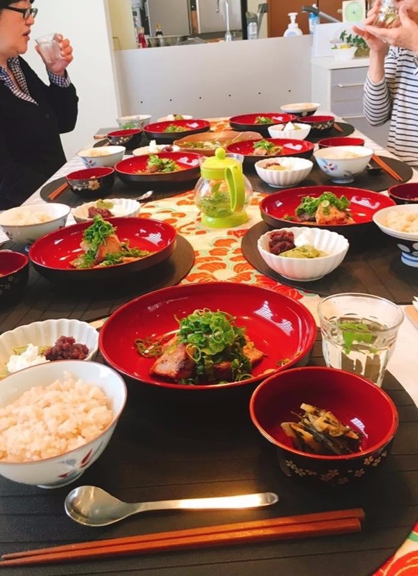 試食タイムに暦のお話をしています。