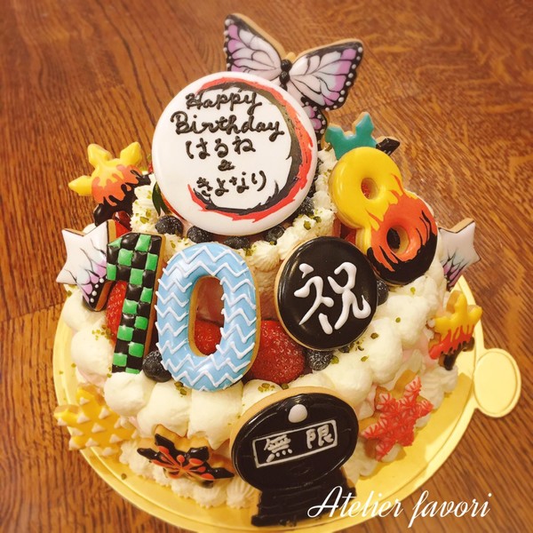 アイシングクッキーはケーキに乗せても可愛い！