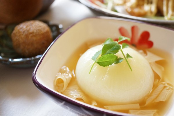 新玉ねぎの湯葉餡掛け