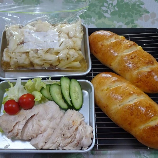 おうちパンの定番　基本のパンとお惣菜。