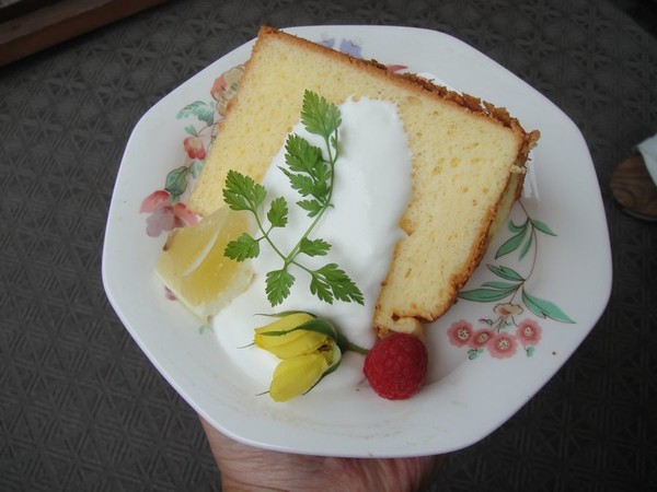 休憩時間は美味しいシフョンケーキです。