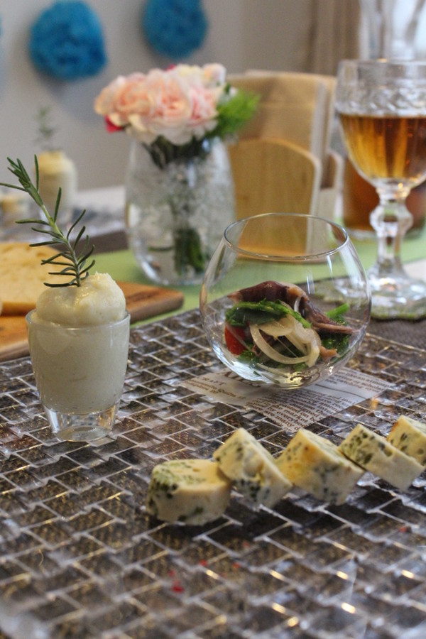 お楽しみの試食です。大好評！選べるドリンクと共に♬