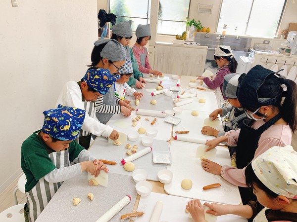 春夏冬休みはキッズパン教室を開講しています