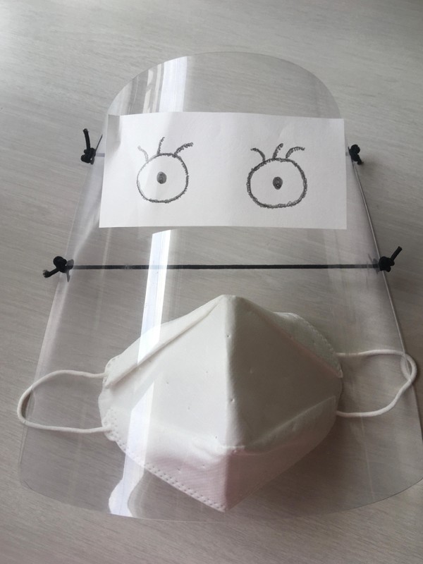 感染防止対策で講師用のフェースシールドを作りました。