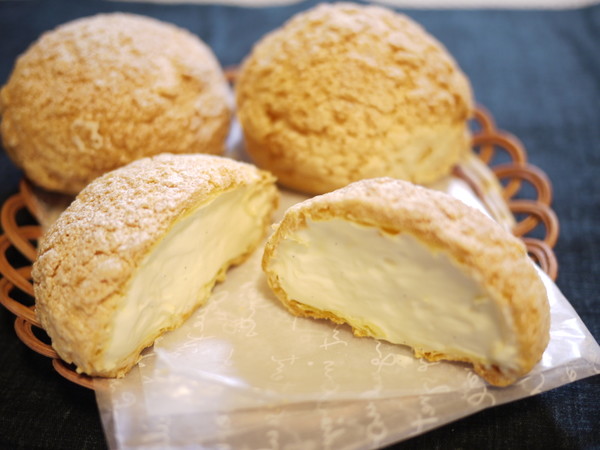外側カリカリのクッキーシューです。