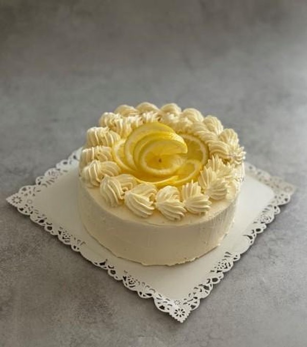 レモン薫るフワフワのバタークリームケーキ