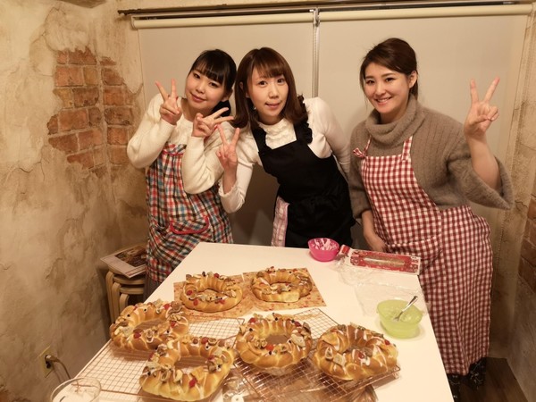 職場のみんなでクリスマスパン作り♪