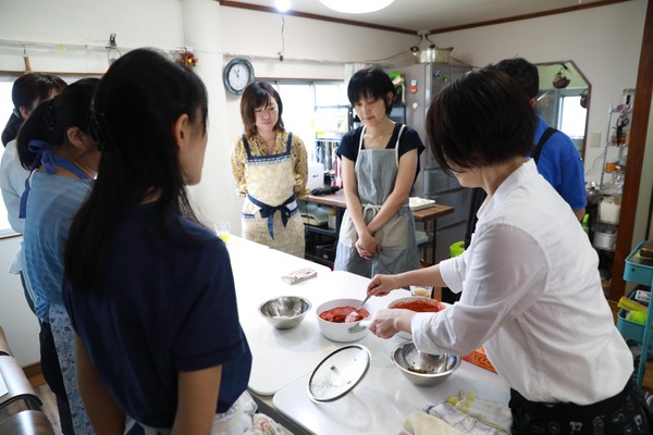 デモンストレーションを見てから調理開始です。