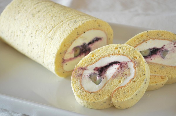ブルーベリーロールケーキ
