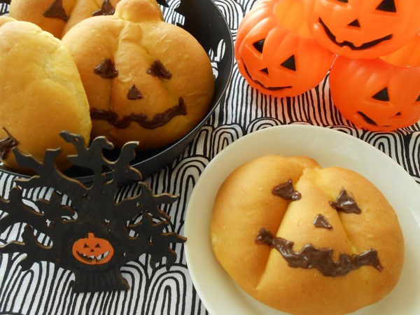 ハロウィンのかぼちゃパン（期間限定）