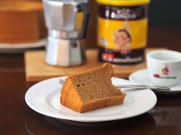 ＜コーヒーシフォンケーキ＞生地にエスプレッソが入ってます。