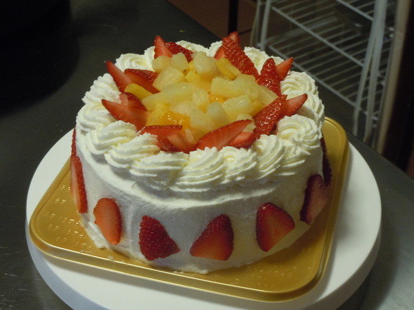 お子様と一緒に旦那様への誕生日ケーキを作りました。