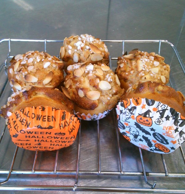 ハロウィン用の「メープルアーモンド」(裾野市パン作り講座)
