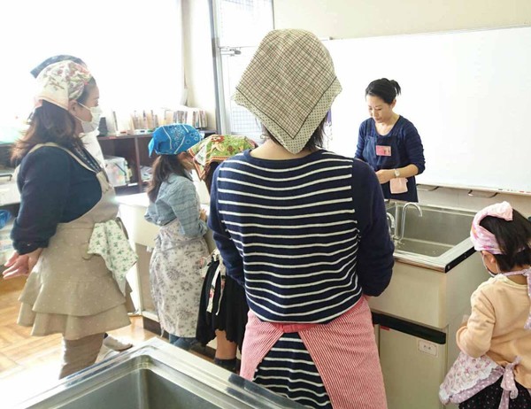 放課後子供学級の親子デコカップケーキレッスン