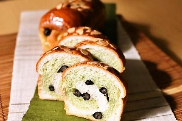 黒豆と抹茶の渦巻きブレッド
