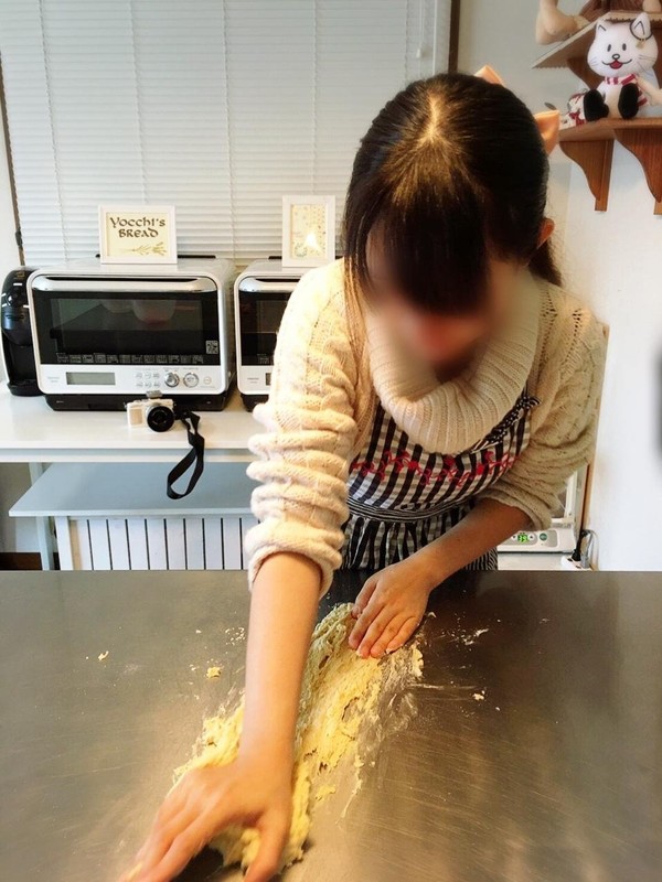 粉からまとまるまで手ごね体験致します