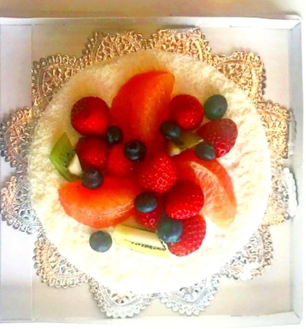 フルーツいっぱいのデコレーションケーキ