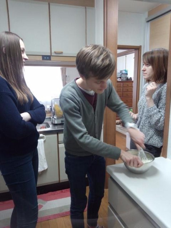 ウクライナ料理を教えてくれた留学生達。ありがとう！