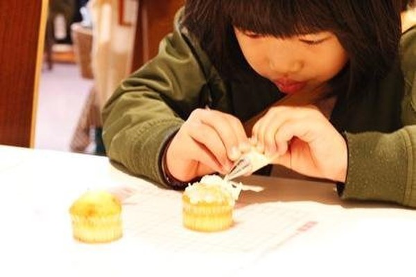 小さなお子さんでも楽しめるあんカップケーキのワークショップ