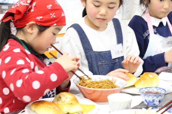 日浦公民館でのみんなでクッキング２３名と楽しみました