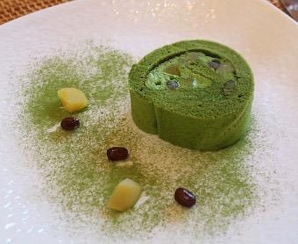 『抹茶と栗のロールケーキ』