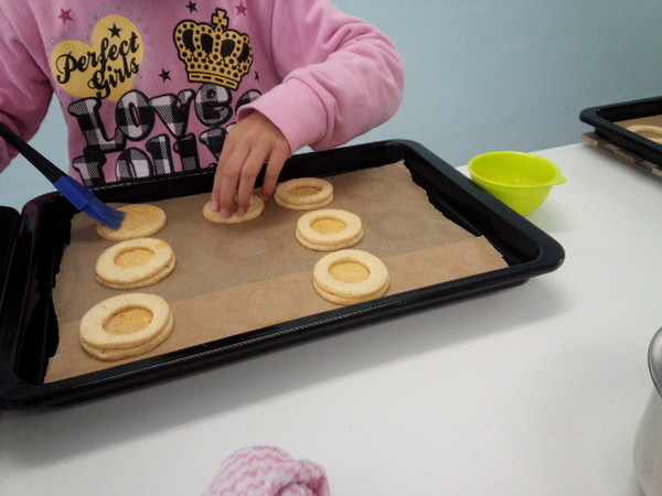 お子様でもやる気があれば！頑張って作ることをサポートします。