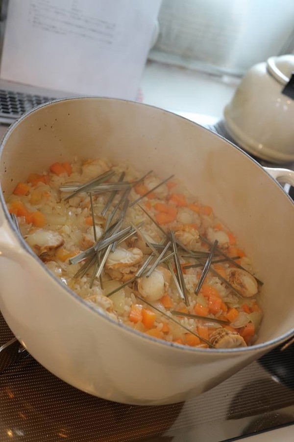 ルクルーゼで炊く～ほたてとレモングラスの炊き込みご飯
