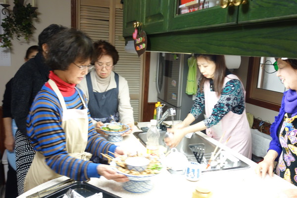 調理風景。盛り付け方もお教えいたします。