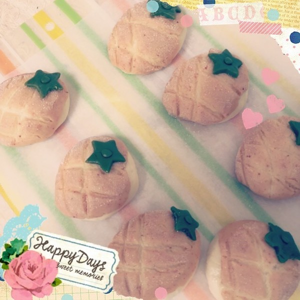 クッキー生地で
手ごねメロンパン イチゴ風