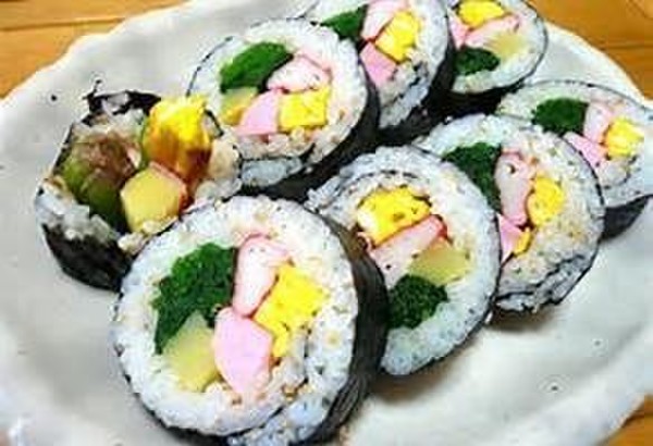 行楽にはもちろん韓国では一年中キンパを食べる機会が多い。