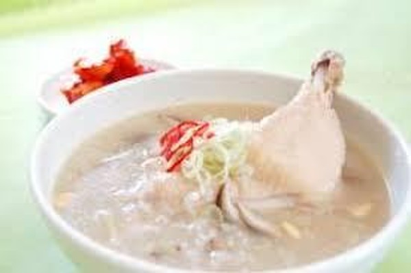 夏バテ防止に　高麗人参入り参鶏湯