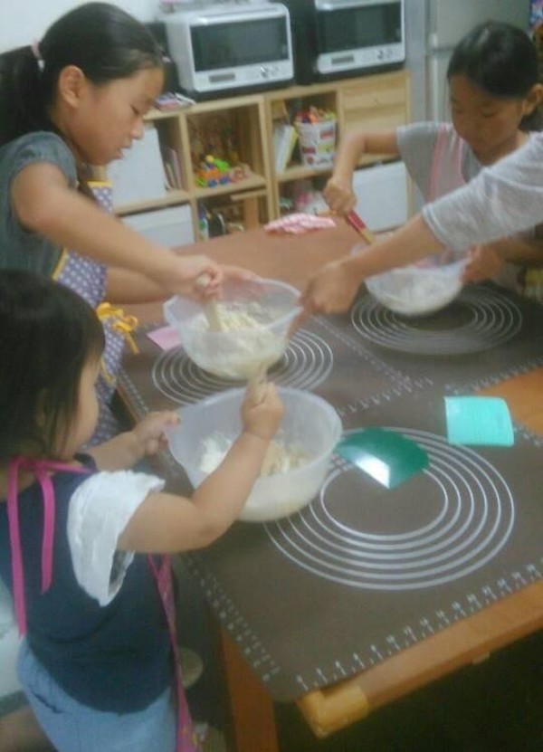 小学生も一人でこねます