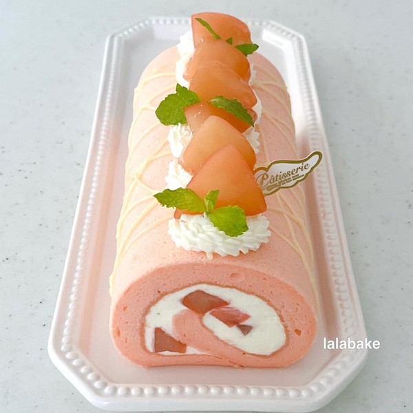 6月・7月スイーツ「ピーチシフォンロールケーキ」