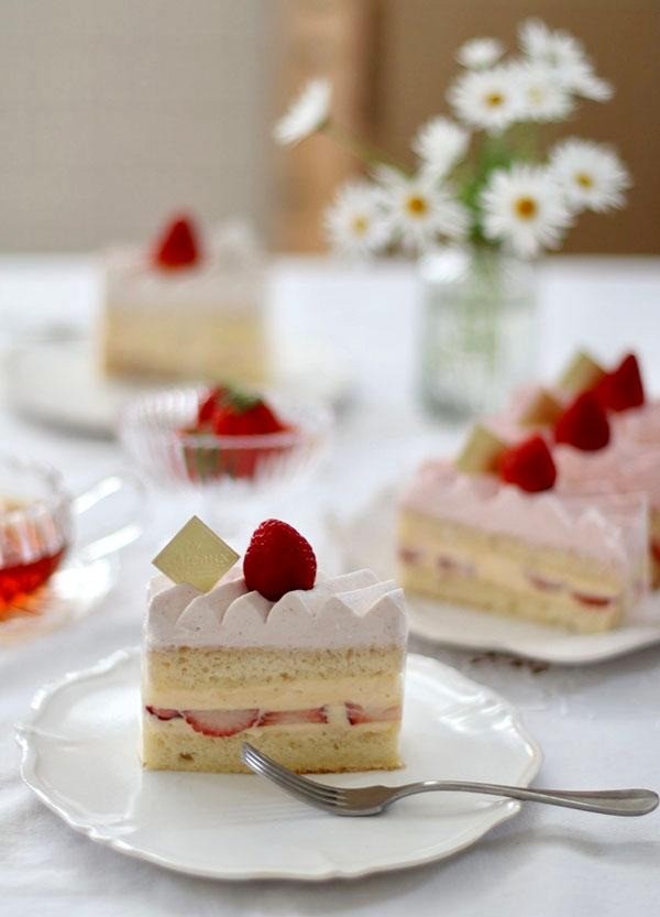 講師の作ったケーキを試食します