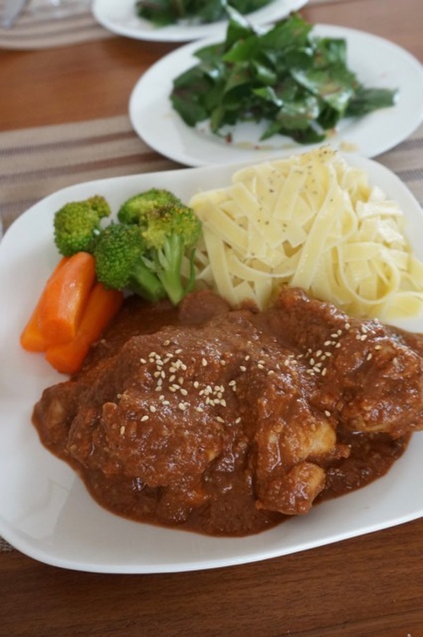 鶏肉のチョコレートモレー煮