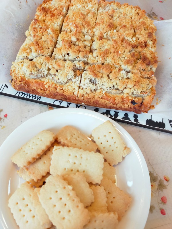 バナナとクランベリーのスクエアケーキ＆全粒粉ビスケット