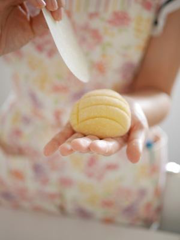 メロンパンの模様付けです！皆さん真剣♪