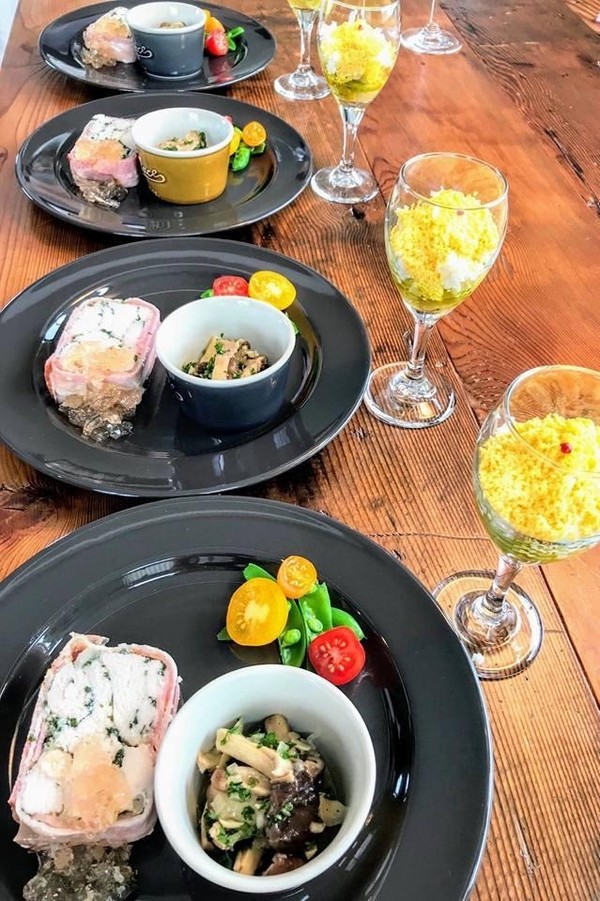 2018.3　鶏ムネ肉のテリーヌ　ミモザのサラダ他