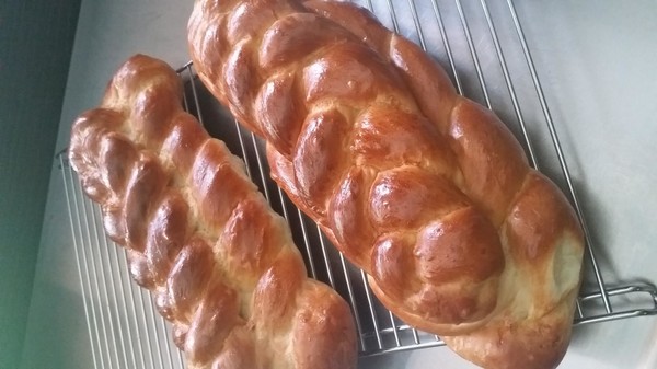 編み込みパン、焼き上がり。