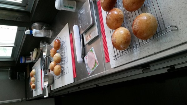 おいしそうなアンパンが焼きあがりました。