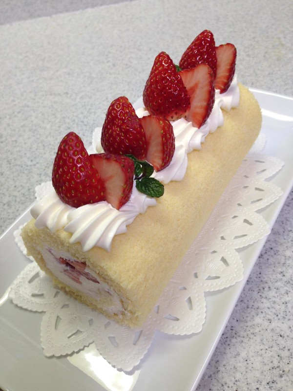 いちごのロールケーキ