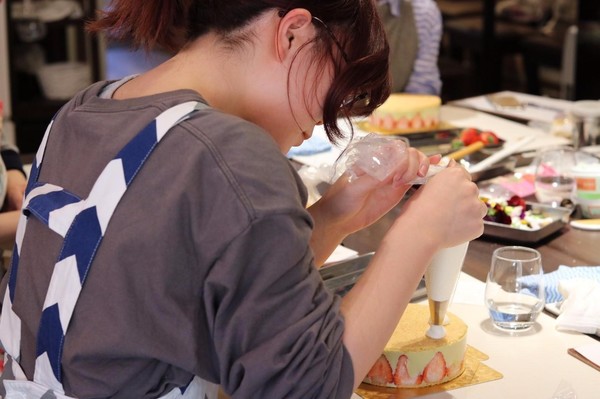 苺のフレジエ～最初から最後まで一人一台をお作りいただきます～