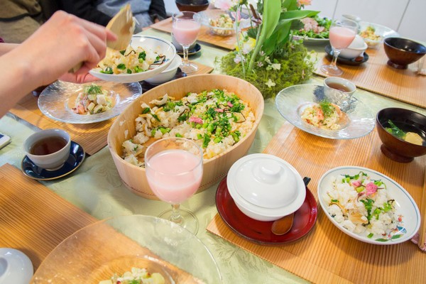 春の食材をたっぷり乗せて春爛漫なちらし寿司のレッスン。