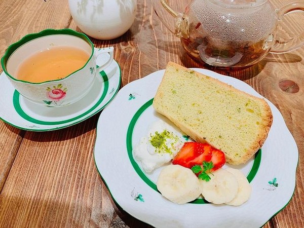 講師が作ったシフォンケーキを試食