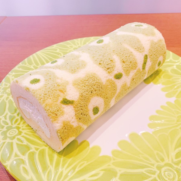 お花のシフォンロールケーキ