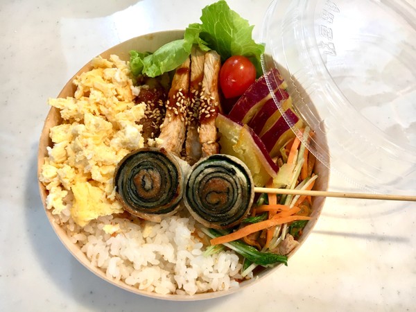 ボリュームたっぷり肉弁当