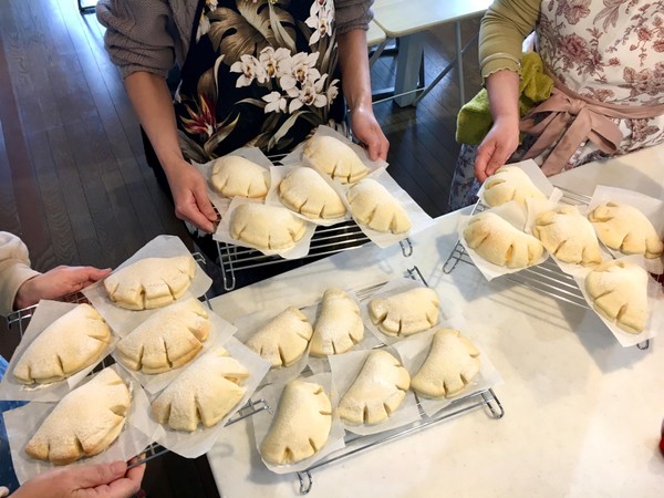 白いクリームパン
