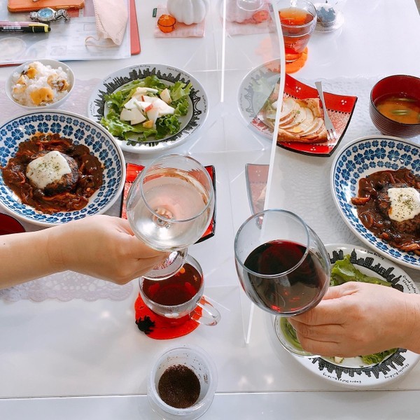 赤と白のワイン試飲出来ます